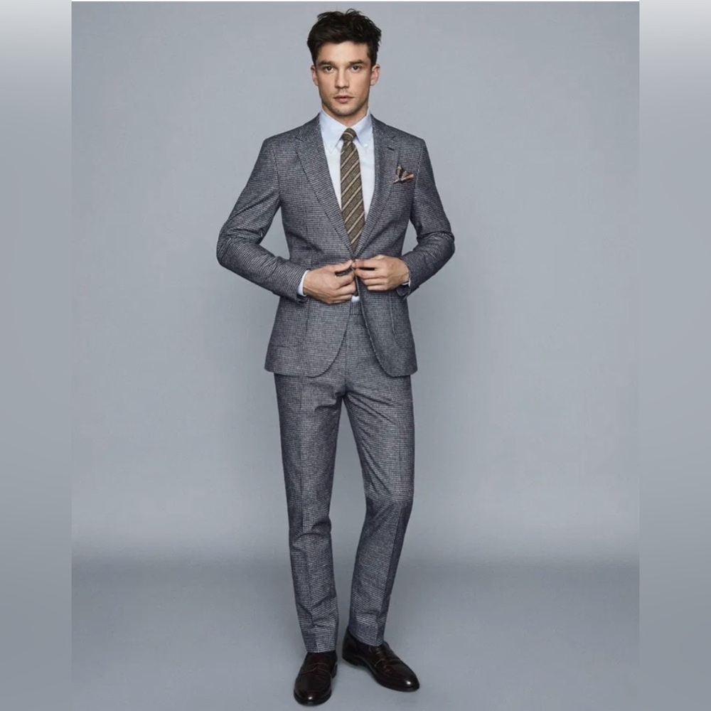 Reiss Men's Gray Textured Suit with White Shirt and Brown Accessories